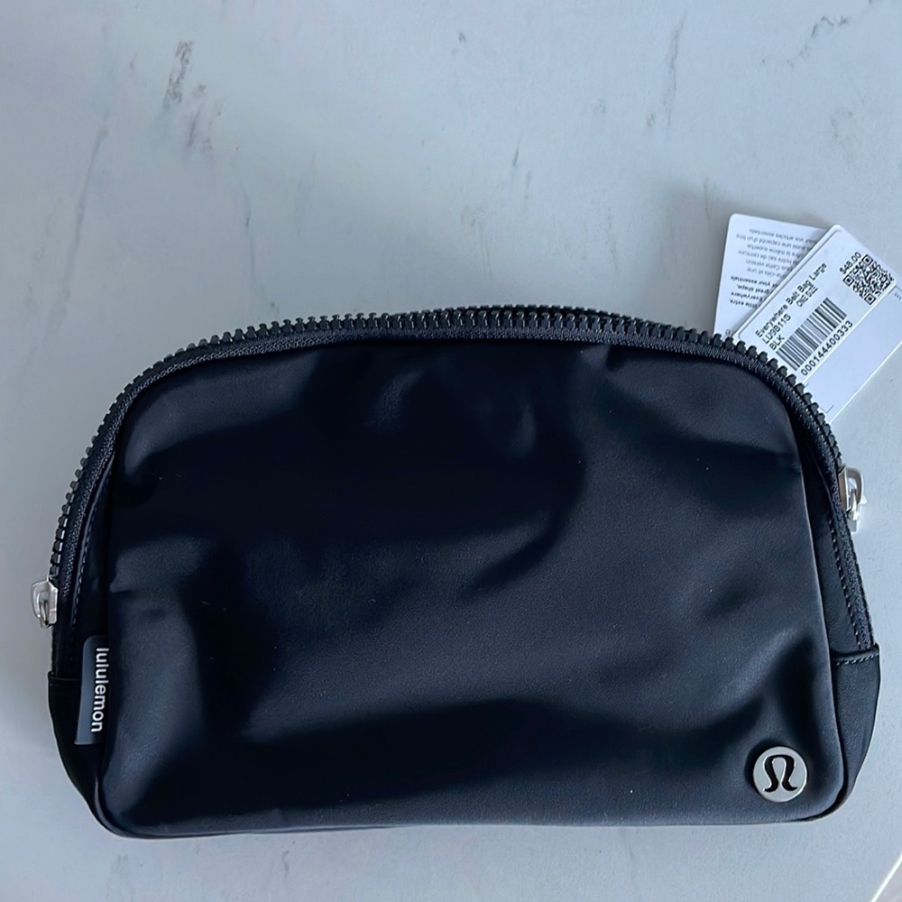 SOLD Lululemon Everywhere Belt Bag Large Black